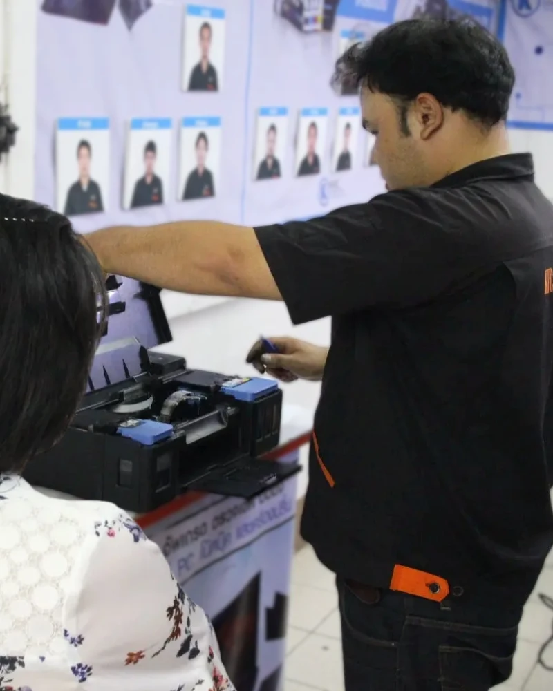 บริการรับส่ง สะดวก รวดเร็ว จบ เพียงแจ้งซ่อม เหนือกว่าบริการส่องซ่อม คือ การดูแลคุณลูกค้าจากหัวใจ ให้การซ่อมได้ง่ายเพื่อรับการดูแลอย่างดีที่สุด