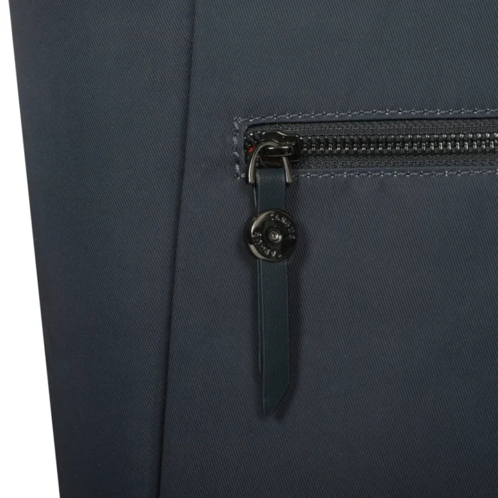 Targus Avila Convertible Tote Backpack Midnight 03 Targus Avila Convertible Tote กระเป๋าคอนเวอร์ทิเบิล (สะพายข้าง/เป้) ขนาด 15-16 นิ้ว สี Midnight