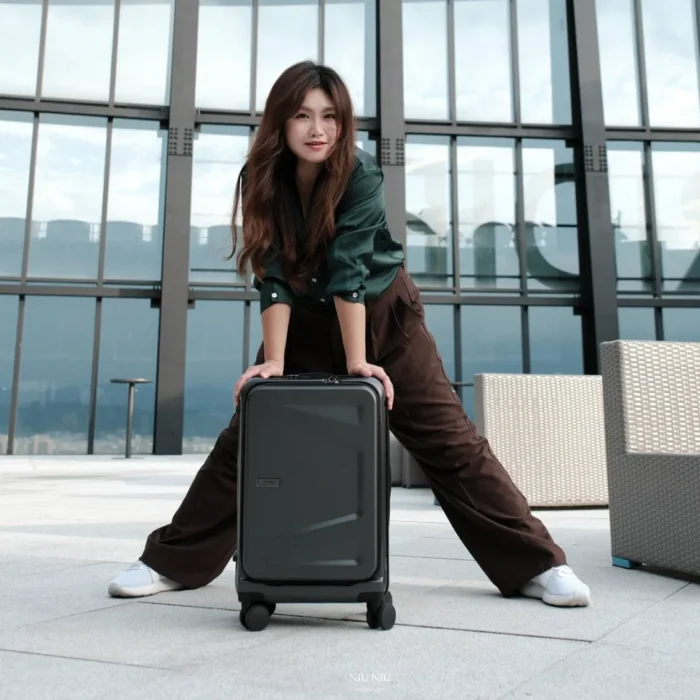 Targus Pro-Tek Carry-on Trolley Black กระเป๋าเดินทาง น้ำหนักเบา ขนาด 20 นิ้ว สีดำ