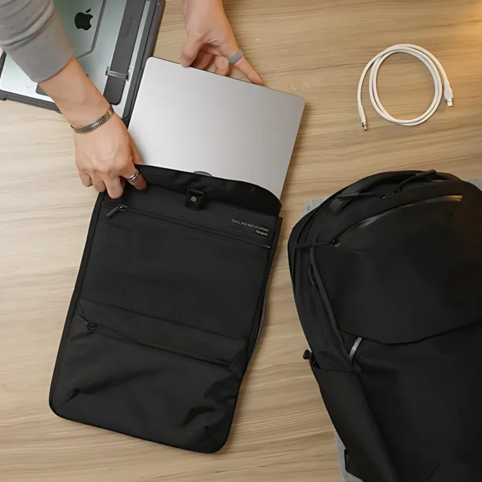 Targus Work+ EcoSmart Backpack Black 04 Targus Work+ EcoSmart® Backpack กระเป๋าเป้สะพายหลังโมดูลาร์สำหรับแล็ปท็อป ขนาด 15-16 นิ้ว